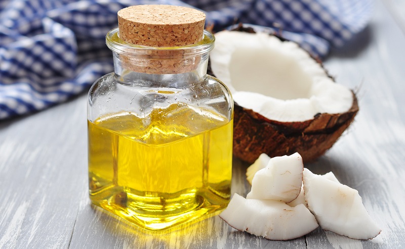 Dưỡng da bằng dầu dừa