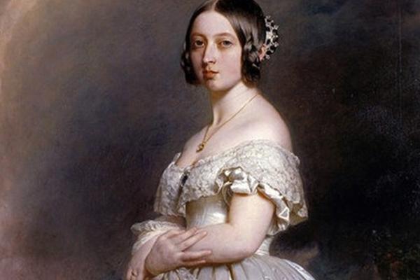 Những kiểu làm đẹp tự dồn mình vào chỗ chết của phụ nữ thời xưa