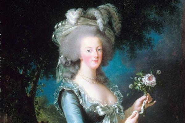 Những kiểu làm đẹp tự dồn mình vào chỗ chết của phụ nữ thời xưa