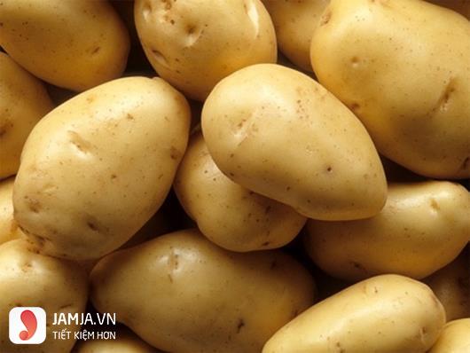 Cách làm rộng giày bằng khoai tây