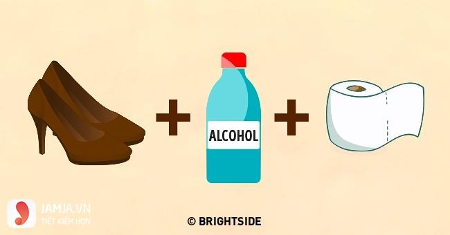 Cách làm giày rộng ra bằng giấy và rượu