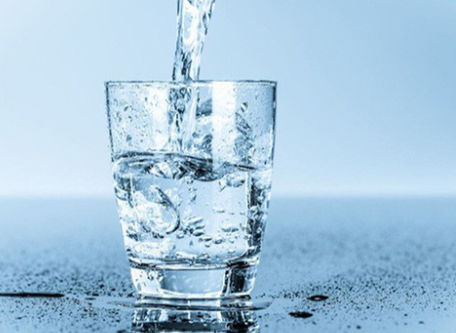Bổ sung đầy đủ nước cho cơ thể 