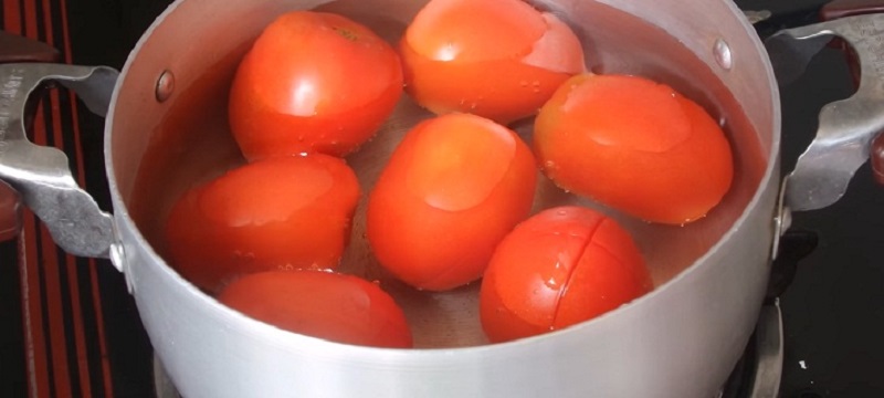 Áp dụng cách làm trắng da bằng cà chua này tuần 3 lần thì bạn đã tiết kiệm đáng kể tiền mua mặt nạ giấy rồi đó.