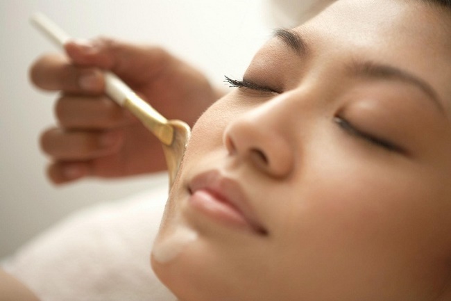 Cách sử dụng làm trắng da với rượu nghệ 