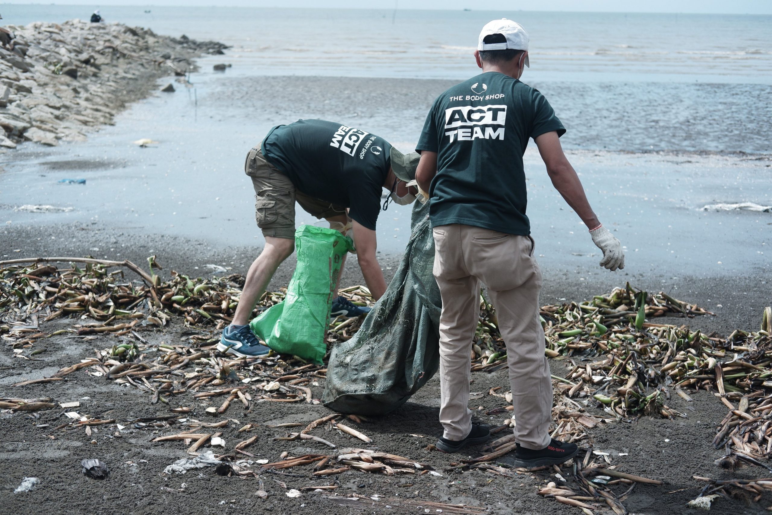 The Body Shop ngày dọn biển The Body Shop ngày dọn biển