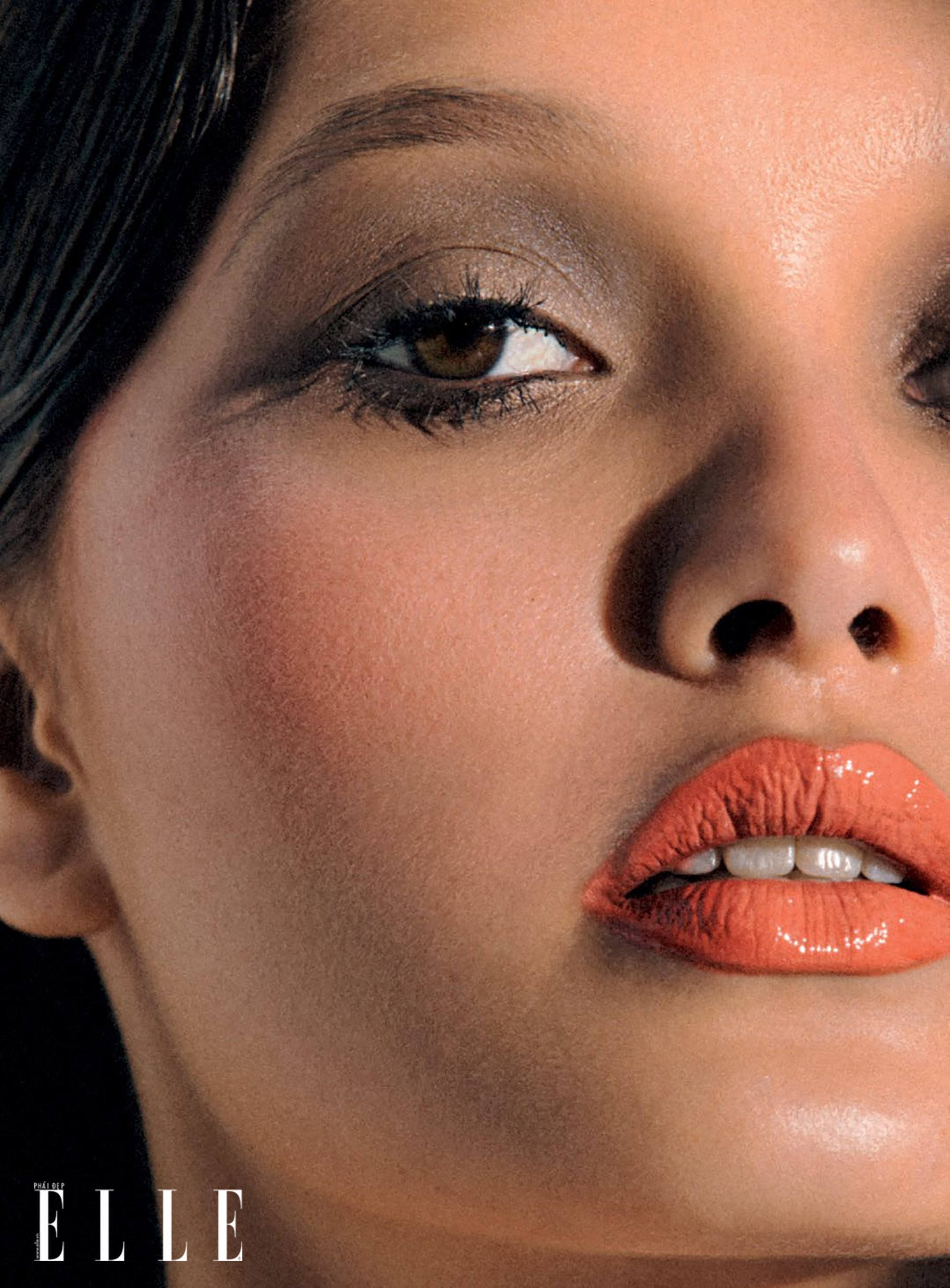 cổ điển mới với màu mắt khói cổ điển mới với màu mắt khói