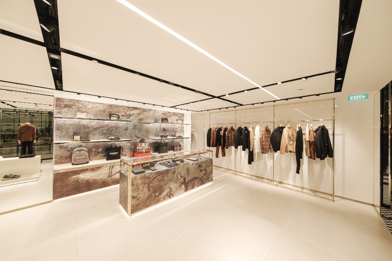 ra mat cua hang burberry tai rex hotel - 1