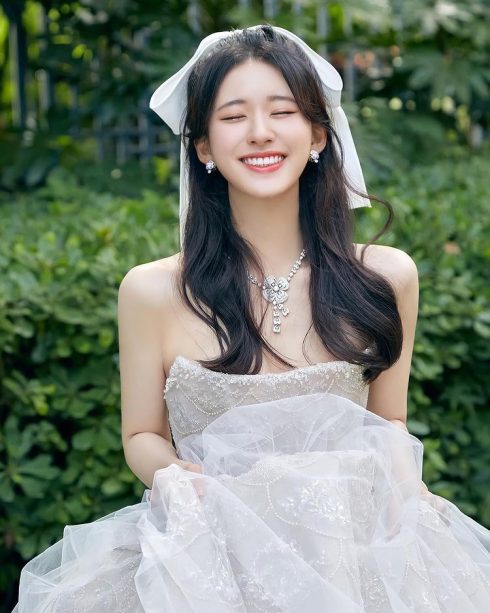 Mỹ nhân họ Triệu luôn duy trì cân nặng và số đo hình thể lý tưởng bằng cách điều chỉnh thói quen ăn uống hàng ngày chứ không quá đặt nặng vào việc tập luyện thể thao. Ảnh: @zhaolusi_official.