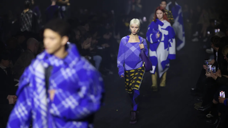 bst burberry thu dong 2023 - 20