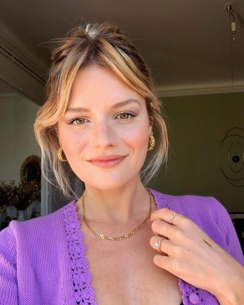 Tóc mái rèm cửa không phải là lựa chọn quá lạ lẫm và liên tục được các cô nàng Pháp lăng xê. Ảnh: utrendu.rs.