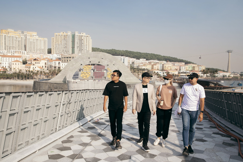 dating with a kiss - 2